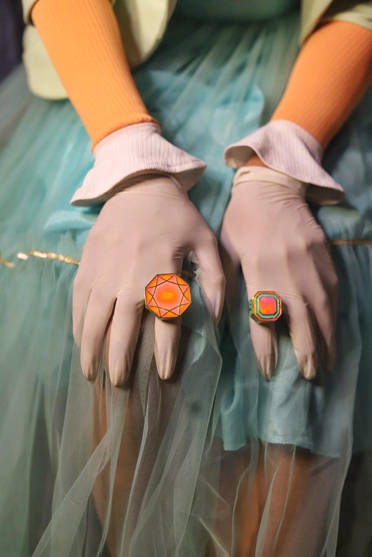 Grand arabesque ring