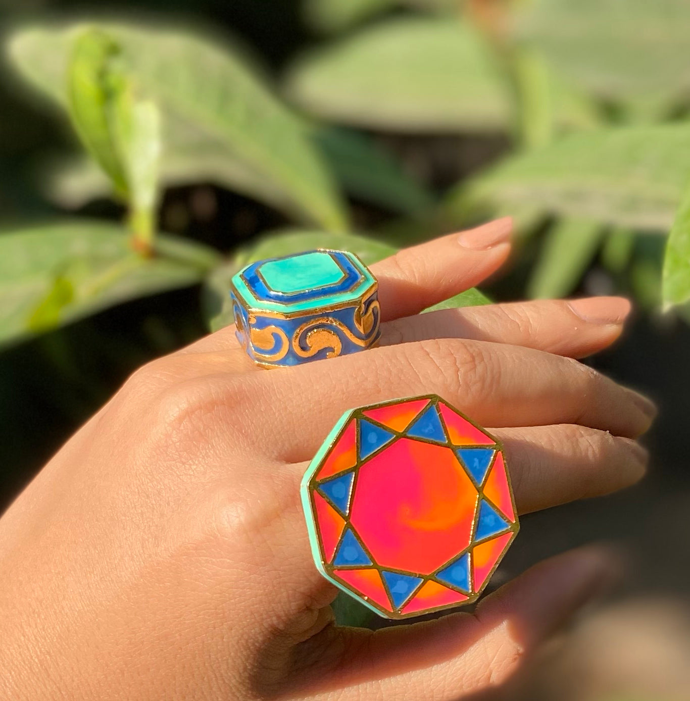 Grand arabesque ring