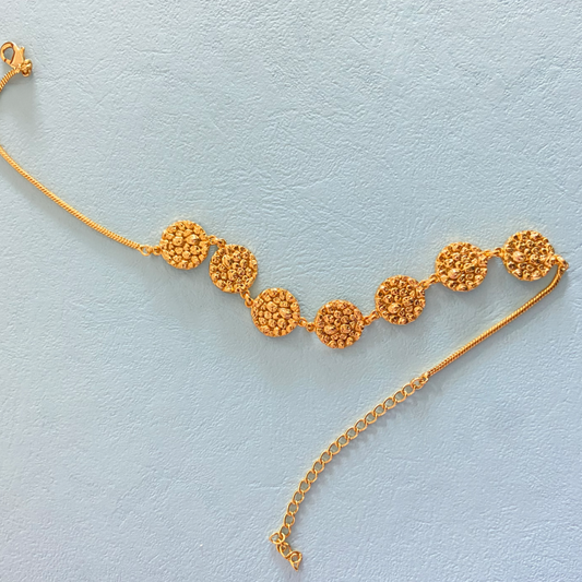 The Pebble Choker